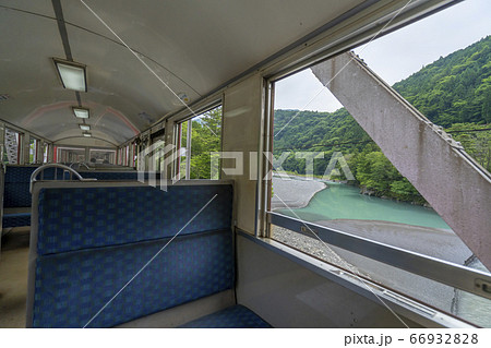 アプト式列車 絶景 車窓 アプト式列車 絶景 車窓 66932828