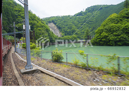 アプト式列車 絶景 車窓 アプト式列車 絶景 車窓 66932832