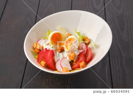 Salad with tomato, radish, egg and crouton Salad with tomato, radish, egg and crouton 66934095