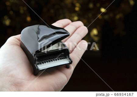 image of black piano hand dark background  66934167