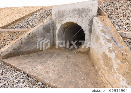 Installation of culvert drainage pipe and ditch 66935964