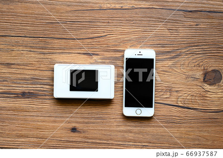 モバイルルーターとスマホ 66937587