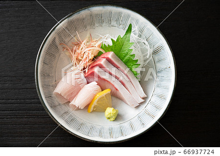 鰤の刺身の写真素材 [66937724] - PIXTA