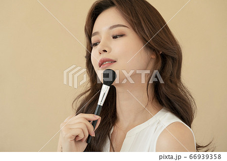 ビューティー 女性 女 66939358