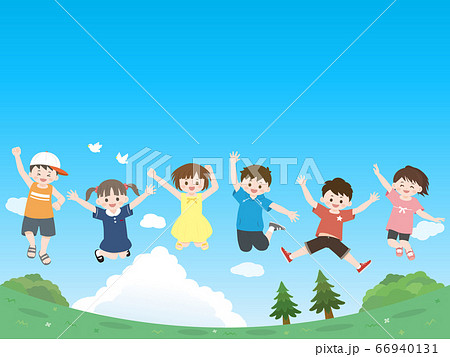 元気にジャンプする子どもたちのイラスト 青空風景のイラスト素材