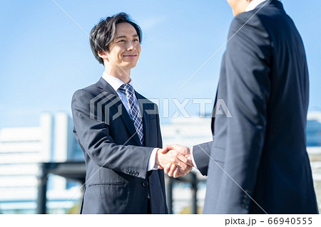 ビジネス　ビジネスマン　男性　チーム　 66940555