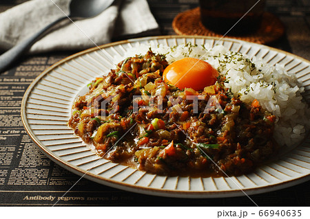 夏野菜のキーマカレー(玉子を添えて) 夏野菜のキーマカレー(玉子を添えて) 66940635