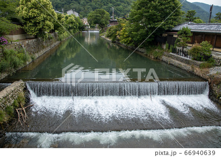 京都　嵐山　渡月橋周辺 66940639