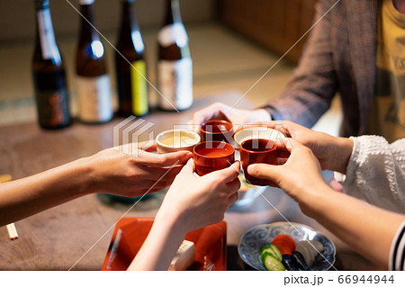 日本酒で乾杯 日本酒で乾杯 66944944
