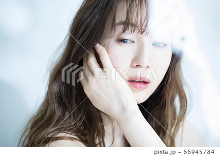 女性 朝 ビューティー 女性 朝 ビューティー 66945784