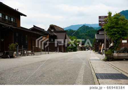 日本の世界遺産。白川郷の大通り 66948384