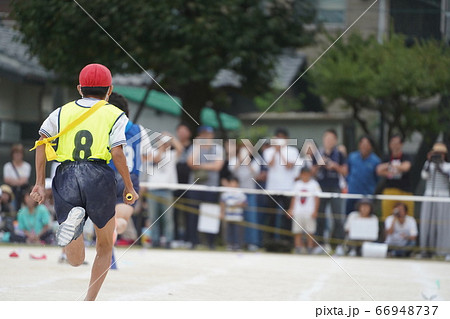 運動会 リレー 走る トラック 陸上 運動会 リレー 走る トラック 陸上 66948737
