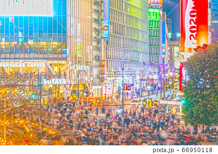 夜の渋谷 スクランブル交差点のイラスト素材