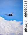 入道雲と飛行機 66950913