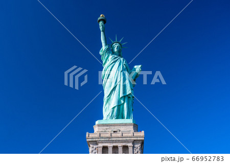 《ニューヨーク》自由の女神・アメリカの象徴 66952783