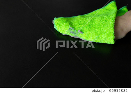 Cleaning the house. Wipe off the dust with a green 66955382