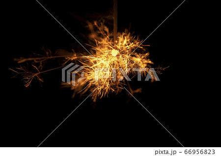 【夏イメージ】線香花火 【夏イメージ】線香花火 66956823