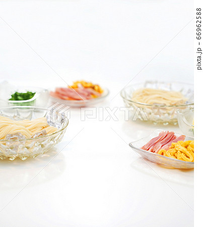 商品背景　素麺の食卓テーブル 66962588