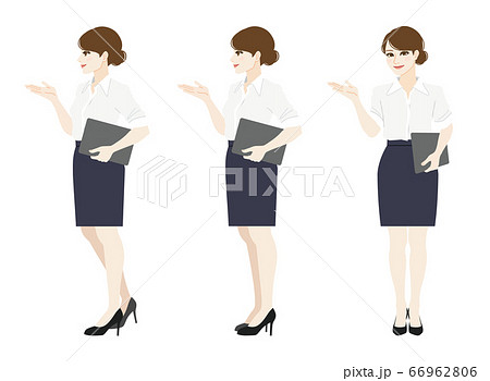 プレゼンをするビジネスカジュアルな女性 66962806