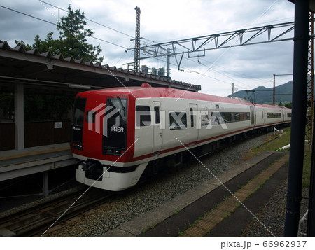 湯田中駅を発車して行く「スノーモンキー」 湯田中駅を発車して行く「スノーモンキー」 66962937
