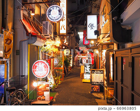 夜の大阪梅田 お初天神通り商店街の路地裏の写真素材