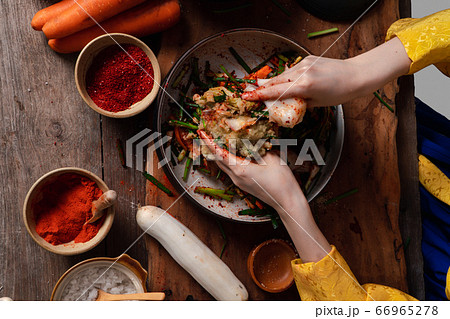 Asian women wearing Korean traditional costumes 66965278