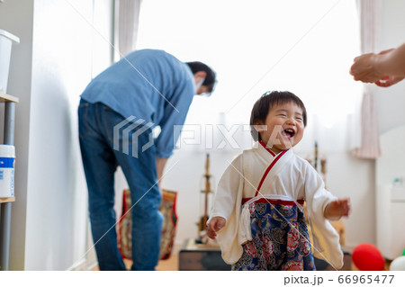 端午の節句を祝う男児　5月人形 66965477