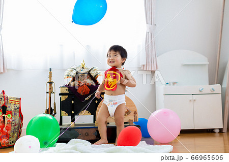 端午の節句を祝う男児　5月人形 66965606