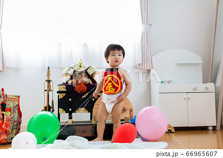 端午の節句を祝う男児　5月人形 66965607