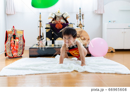 端午の節句を祝う男児　5月人形 66965608