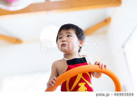 端午の節句を祝う男児　5月人形 66965609