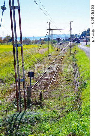 一畑方面の線路が残る一畑口駅構内の風景 ... 島根県 出雲市(晴れ) 一畑方面の線路が残る一畑口駅構内の風景 ... 島根県 出雲市(晴れ) 66966368