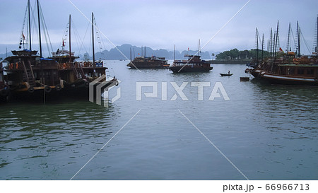 ベトナム・ハロン湾 バイチャイ港 / Bai Chay Port, Ha long Bay 66966713