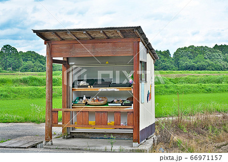 無人販売小屋】の写真素材 [66971157] - PIXTA