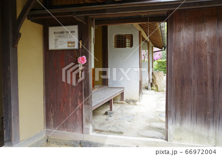 萩旧湯川家屋敷の入り口の景色 66972004