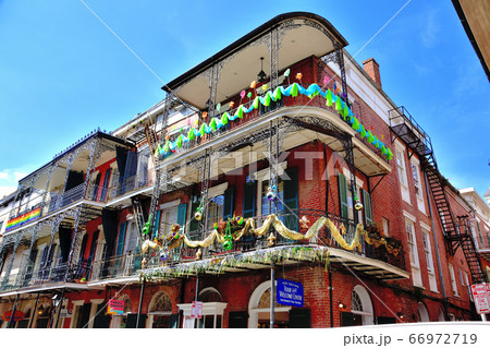 ロレットチャペルのある街サンタフェ風景 66972719