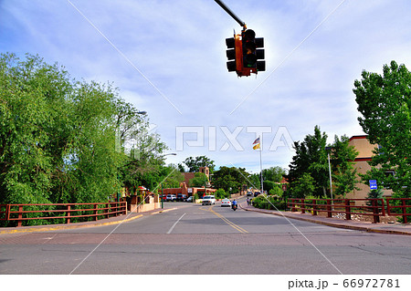 ロレットチャペルのある街サンタフェ風景 66972781