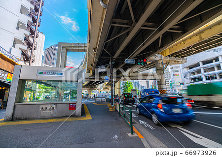 日本の東京都市景観 麻布十番駅などを望む 66973926