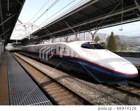 長野新幹線 E2系「あさま」 軽井沢駅にて 長野新幹線 E2系「あさま」 軽井沢駅にて 66974126