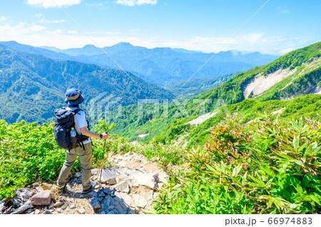 初夏の雨飾山登山(小谷温泉コース):登山道から戸隠方面を望む 初夏の雨飾山登山(小谷温泉コース):登山道から戸隠方面を望む 66974883