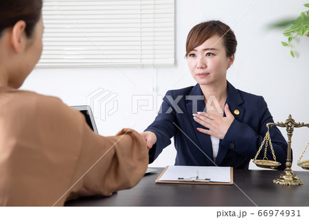 女性弁護士 66974931