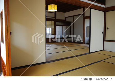 萩市伊藤博文別邸の座敷の景色 66975217