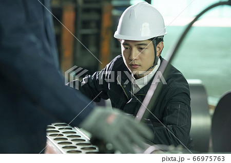 ビジネス 男 男性 66975763