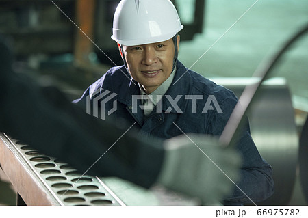 ビジネス 男 男性 66975782