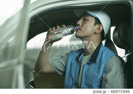 男 男性 男の子 66975896