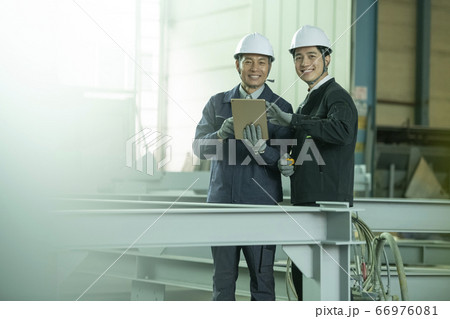 ビジネス 男 男性 66976081