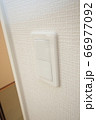 住宅の電気のスイッチ 66977092