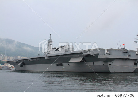 海上自衛隊 呉基地に停泊している護衛艦『かが』 海上自衛隊 呉基地に停泊している護衛艦『かが』 66977706