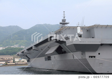 海上自衛隊 呉基地に停泊している護衛艦『かが』 66977709