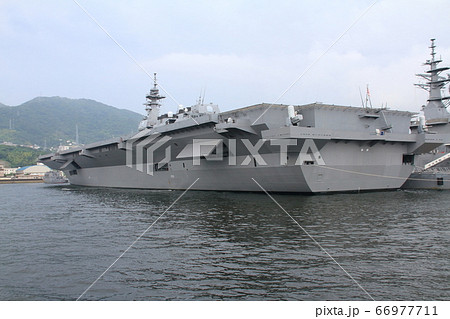 海上自衛隊 呉基地に停泊している護衛艦『かが』 海上自衛隊 呉基地に停泊している護衛艦『かが』 66977711